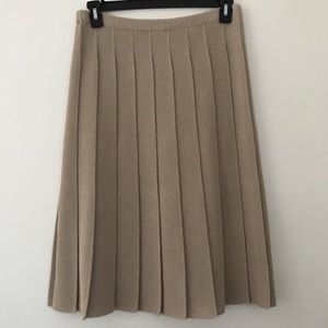 Gorgeous beige vintage pleated sweater skirt